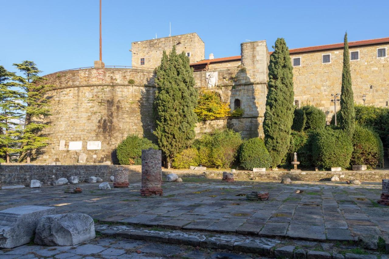 Casa Vacanze Penelope In Centro Storico Trieste Exterior foto