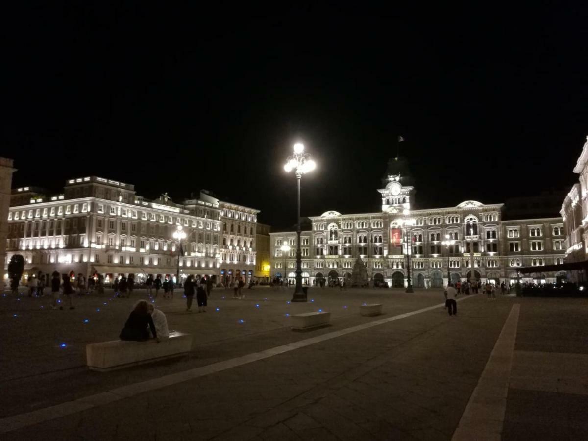 Casa Vacanze Penelope In Centro Storico Trieste Exterior foto