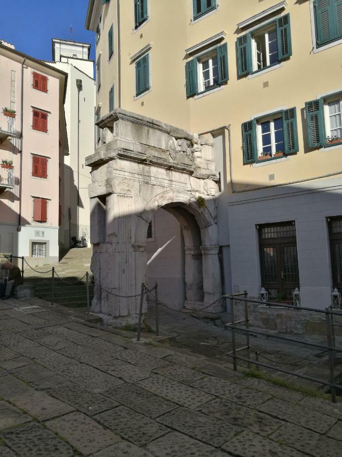 Casa Vacanze Penelope In Centro Storico Trieste Exterior foto